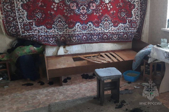 Пожарные вытащили 46-летнего мужчину из задымленной квартиры в Кохме 